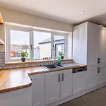 Eastcote Farm - Spacious 5-bed With Views, Garden & Playroom