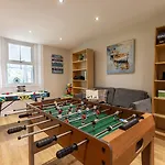 度假居 Eastcote Farm - Spacious 5-bed With Views, Garden & Playroom 锡勒斯
