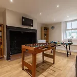 Eastcote Farm - Spacious 5-bed With Views, Garden & Playroom *