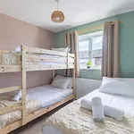 Eastcote Farm - Spacious 5-bed With Views, Garden & Playroom