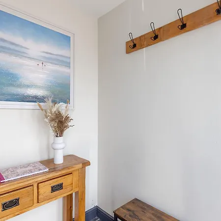 Eastcote Farm - Spacious 5-bed With Views, Garden & Playroom Feriehus *
