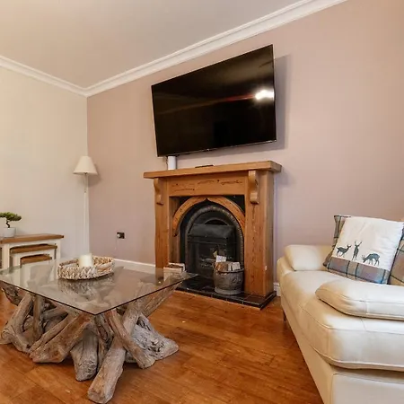 Eastcote Farm - Spacious 5-bed With Views, Garden & Playroom Feriehus