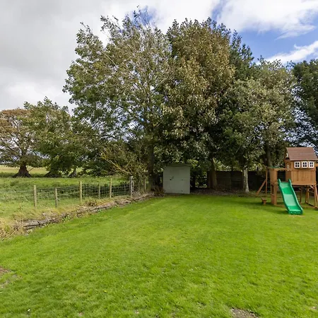 Ferienhaus Eastcote Farm - Spacious 5-bed With Views, Garden & Playroom Silloth