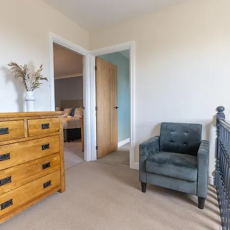 Feriehus Eastcote Farm - Spacious 5-bed With Views, Garden & Playroom *
