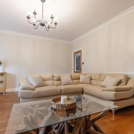 Ferienhaus Eastcote Farm - Spacious 5-bed With Views, Garden & Playroom *