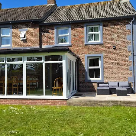 Eastcote Farm - Spacious 5-bed With Views, Garden & Playroom Silloth