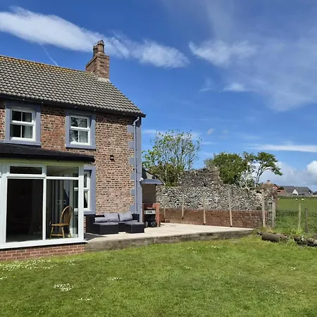 Eastcote Farm - Spacious 5-bed With Views, Garden & Playroom * Silloth