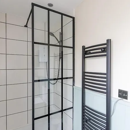 Eastcote Farm - Spacious 5-bed With Views, Garden & Playroom * سيلّوث