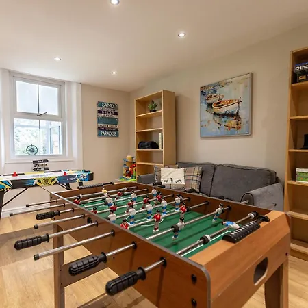 بيت للعطل Eastcote Farm - Spacious 5-bed With Views, Garden & Playroom سيلّوث